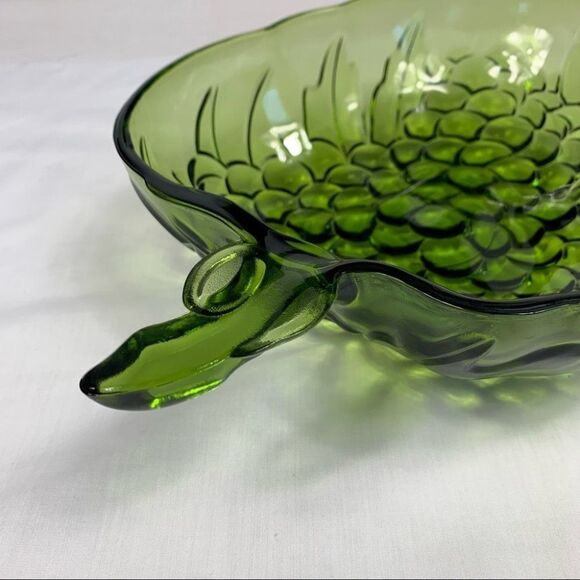 Vintage 1970’s Indiana Glass Avocado Green Grape Cluster Fruit Salad Bowl - Picture 11 of 12